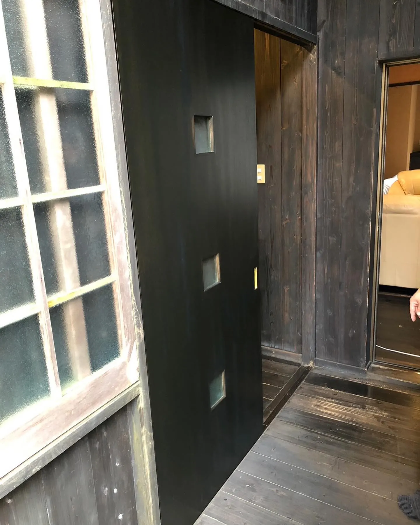 旅館の木扉交換工事