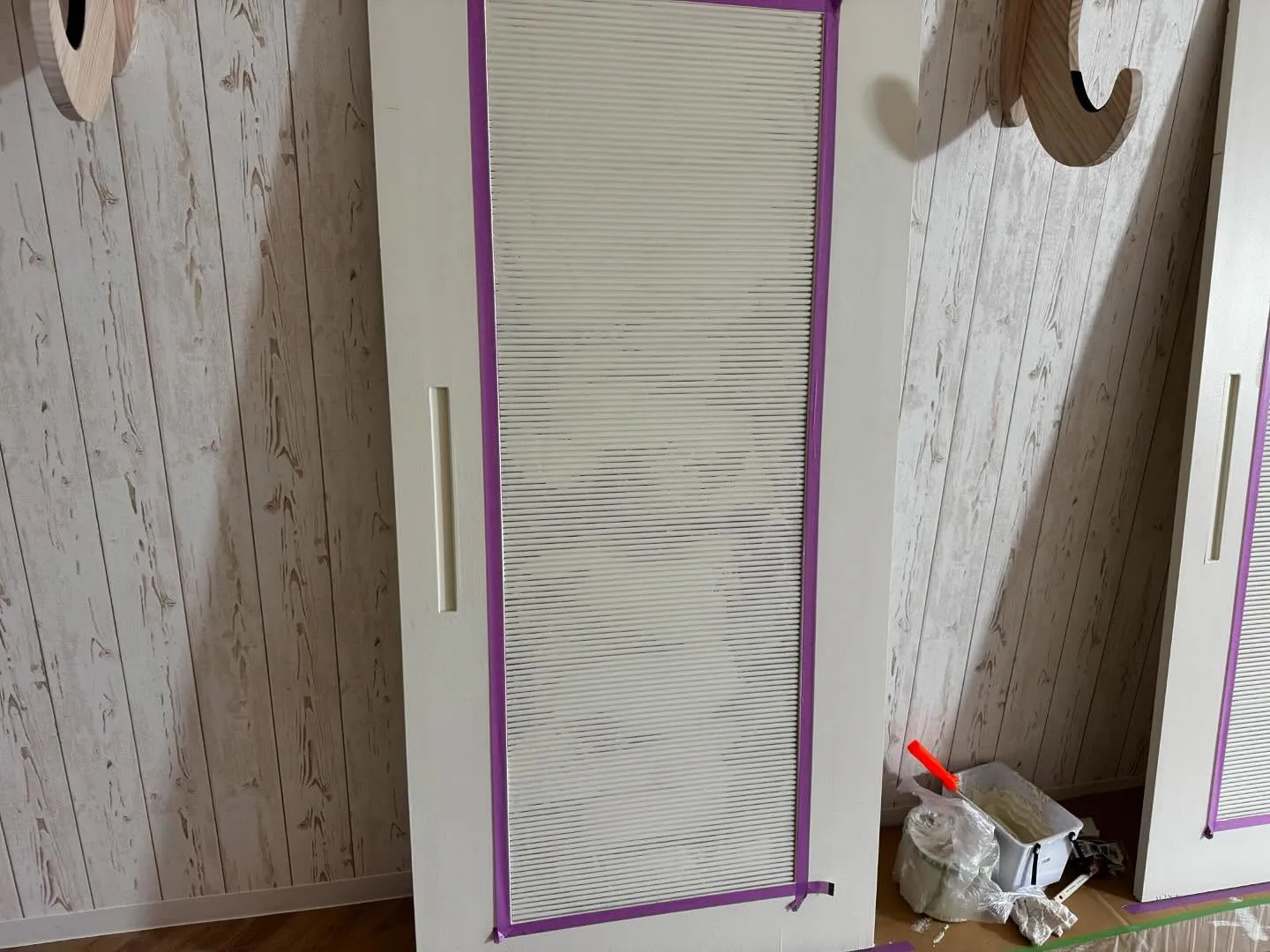 お客様の依頼で扉を塗装しました。