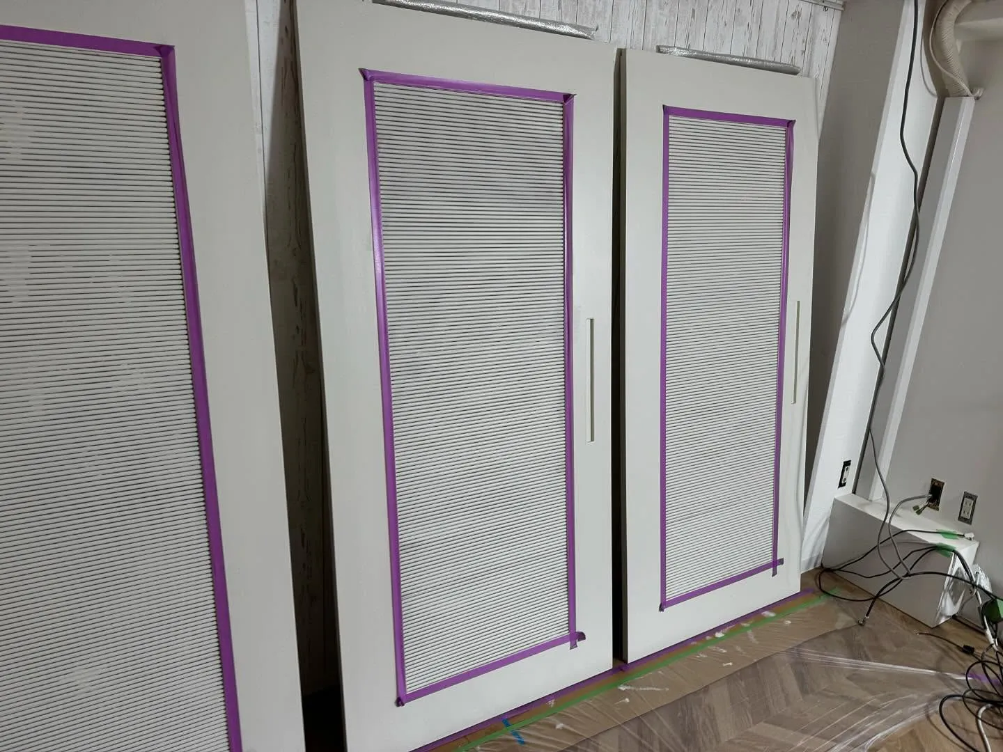 お客様の依頼で扉を塗装しました。