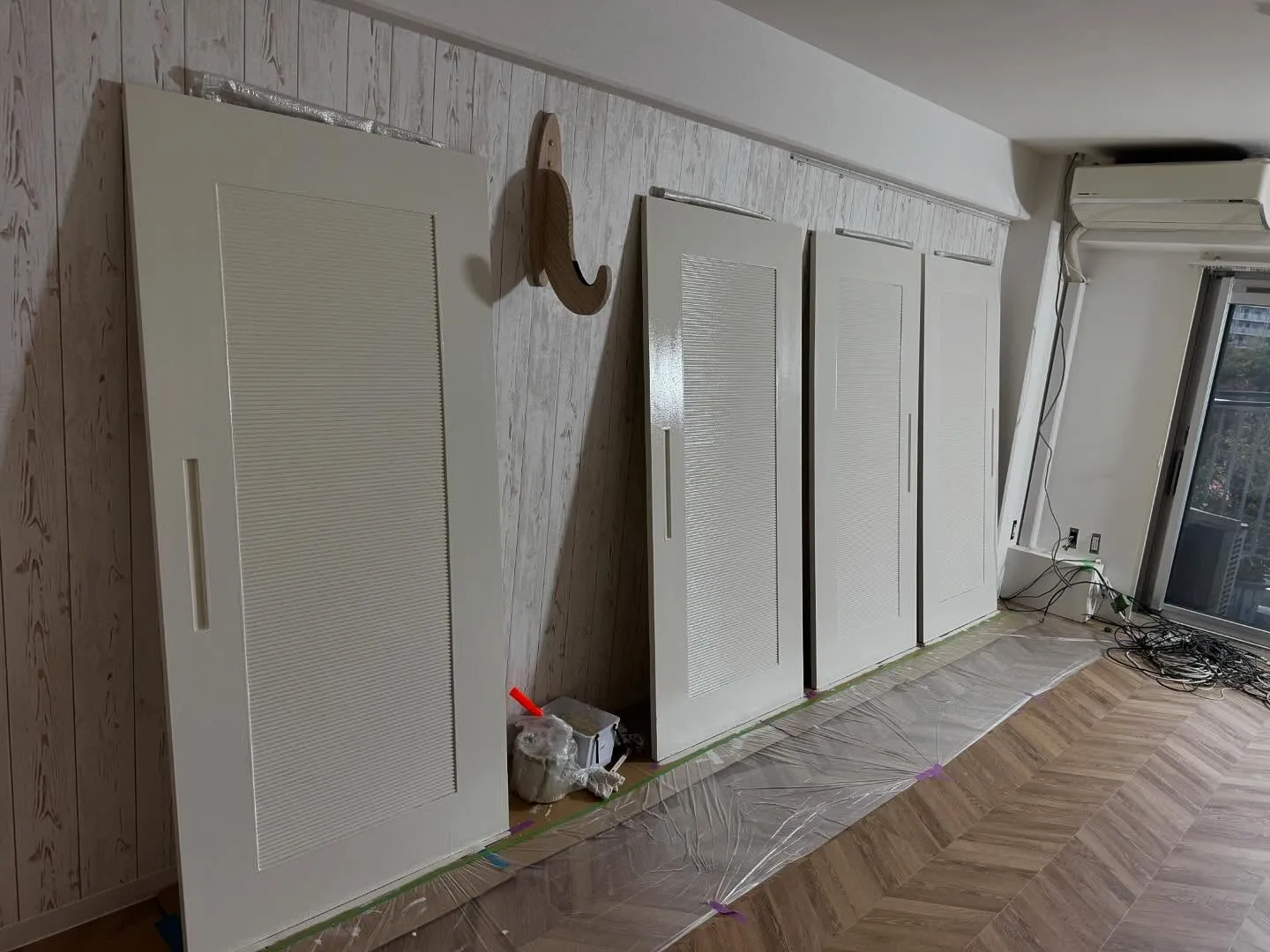 お客様の依頼で扉を塗装しました。