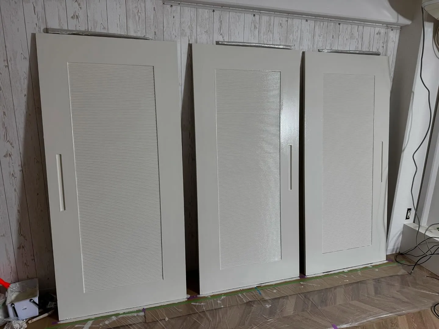 お客様の依頼で扉を塗装しました。