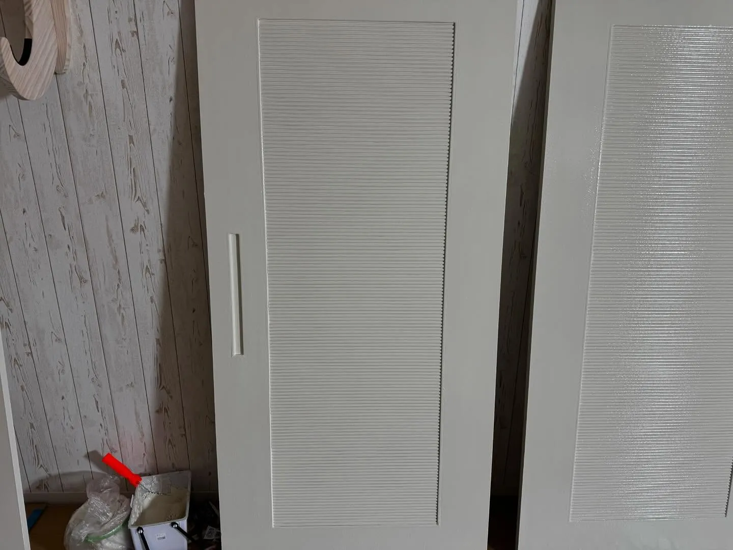 お客様の依頼で扉を塗装しました。