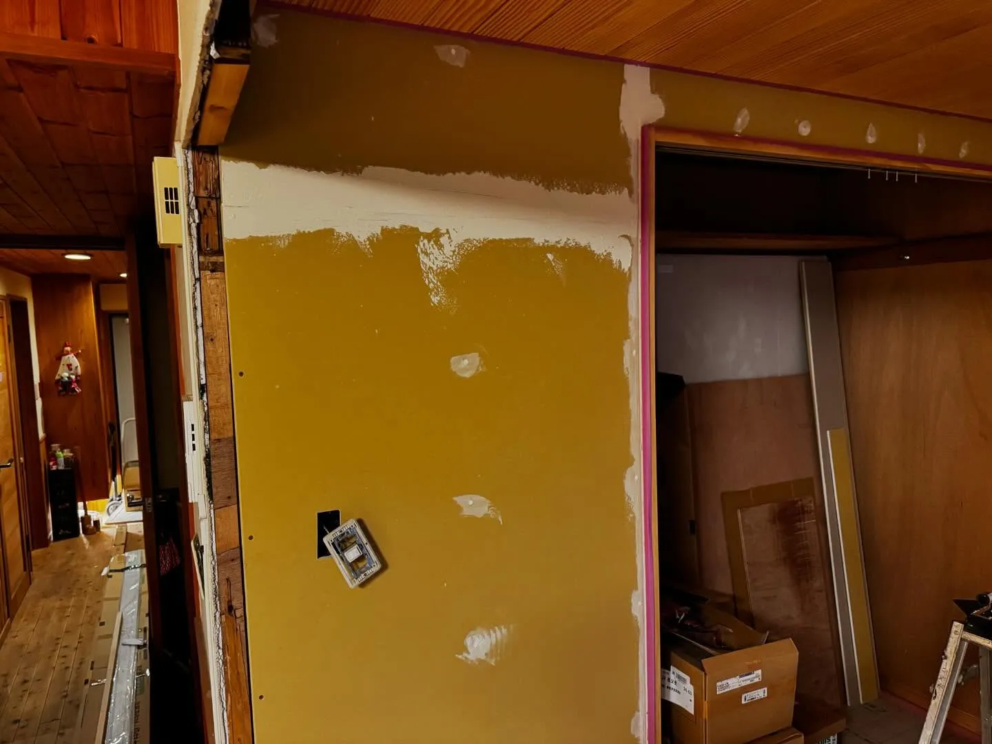 アンションの内装壁を左官仕上げ‼️