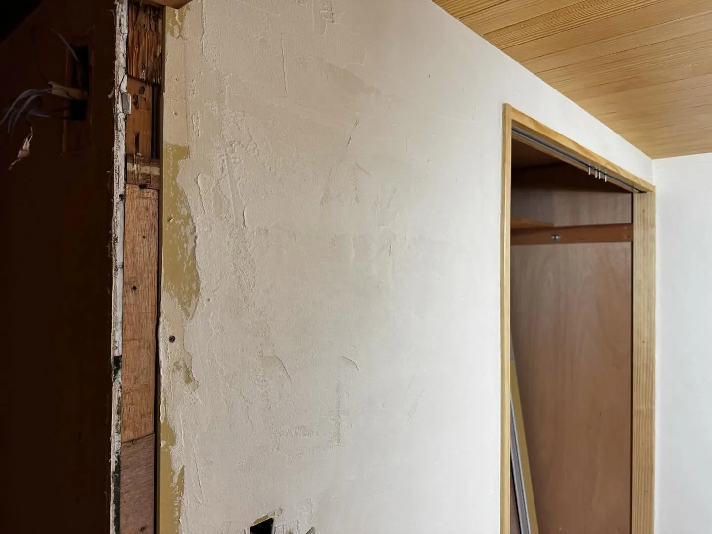 アンションの内装壁を左官仕上げ‼️