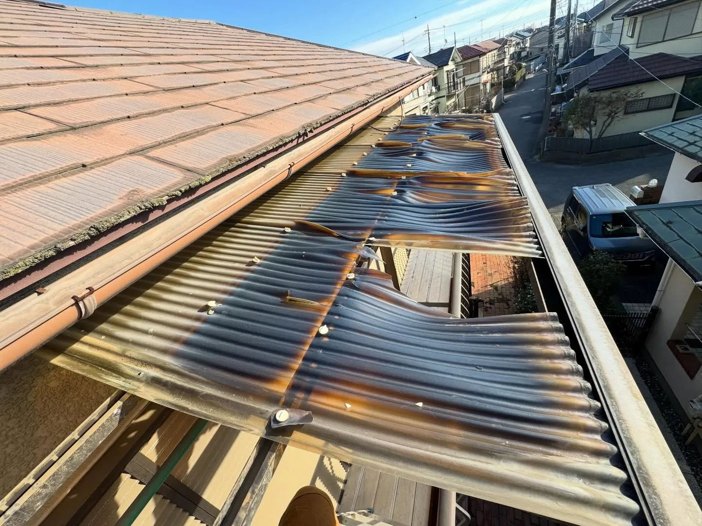 突然の大雨でベランダの屋根が壊れてしまった方はいませんか？私...