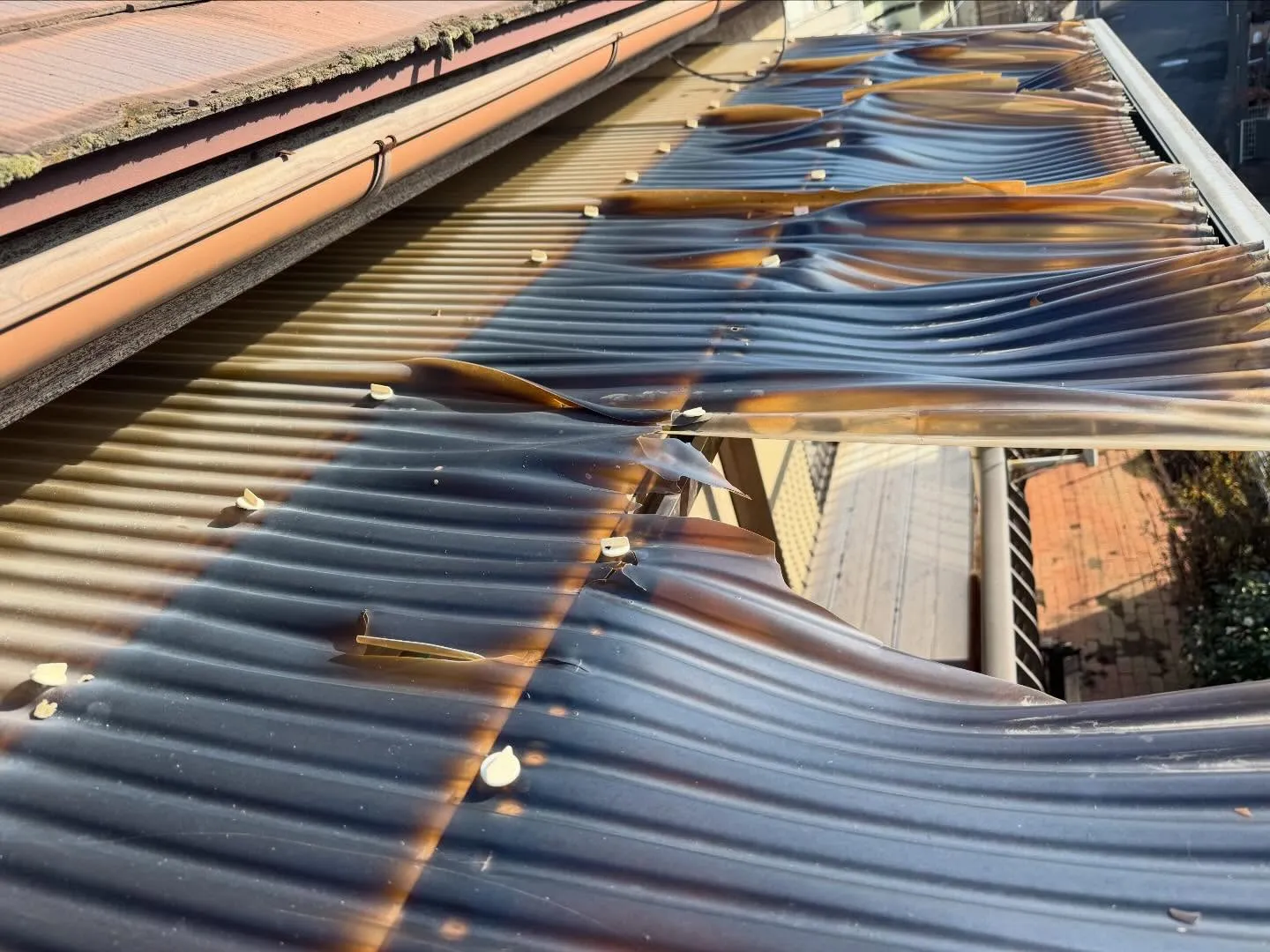 突然の大雨でベランダの屋根が壊れてしまった方はいませんか？私...