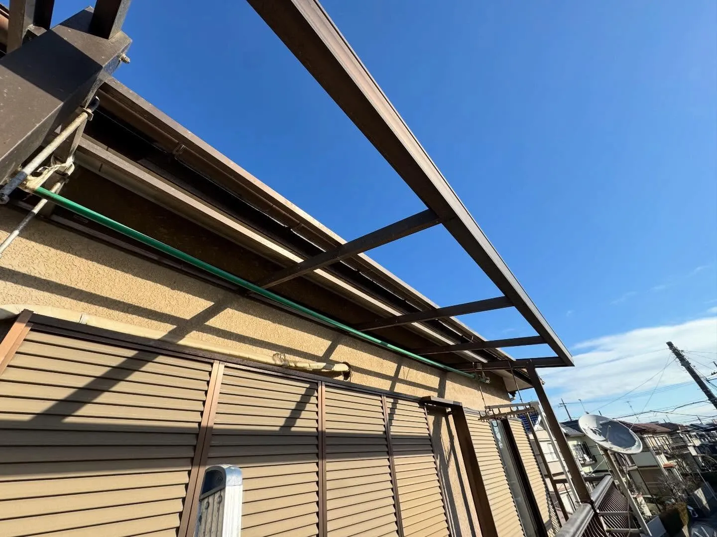 突然の大雨でベランダの屋根が壊れてしまった方はいませんか？私...