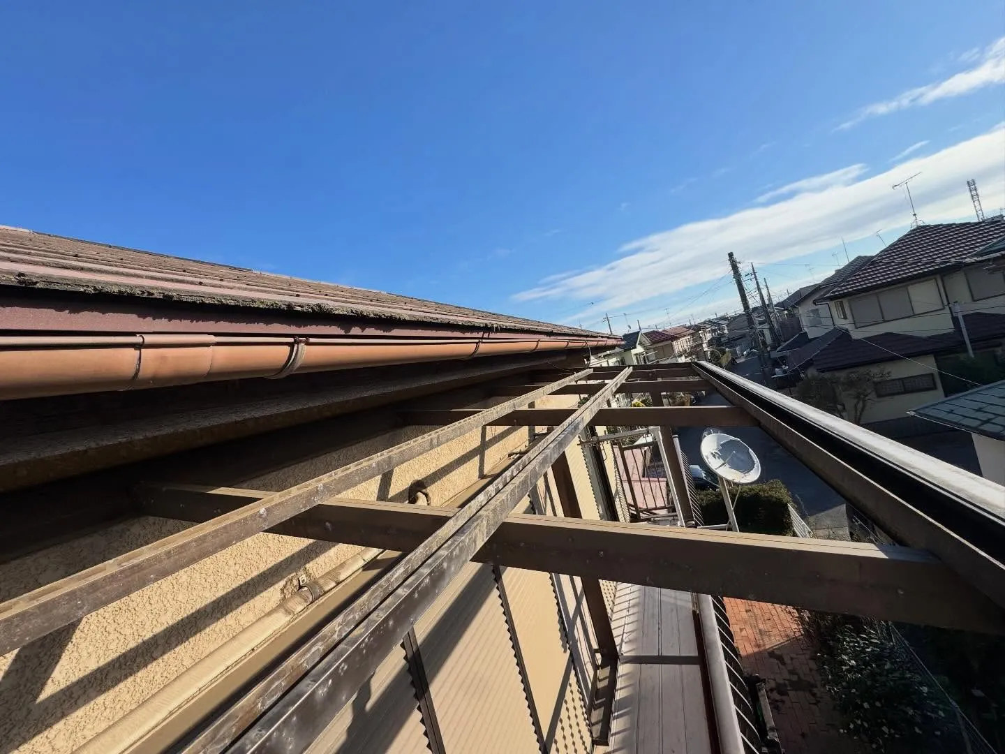 突然の大雨でベランダの屋根が壊れてしまった方はいませんか？私...